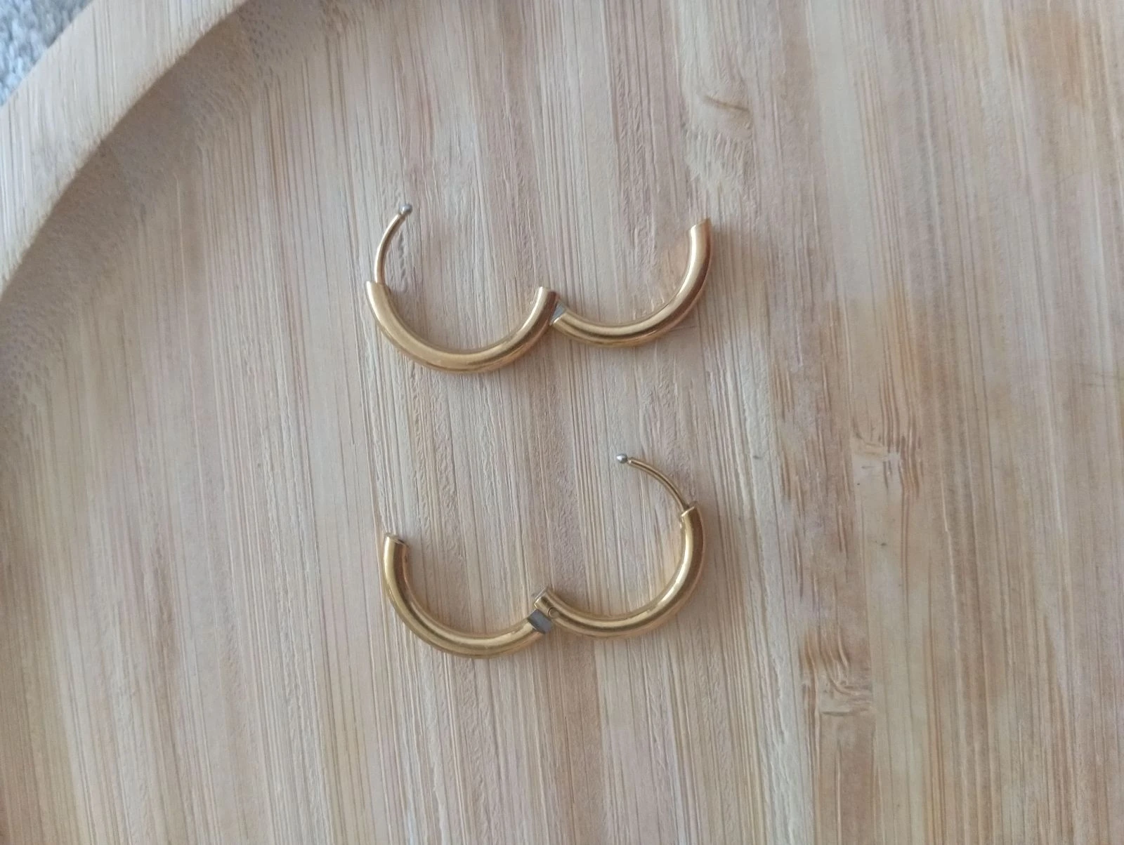 Stainless steel hoop earrings – photo 2